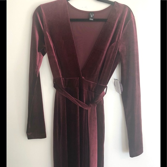 Windsor Melody Plum Velvet Dress - Picture 2 of 3